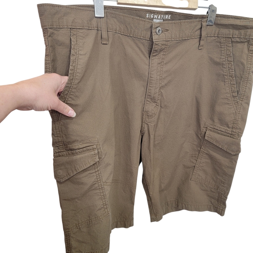 Signature by Levi Strauss Cargo Shorts Khaki Brown Neutral Pockets Men’s Size 40 - Picture 7 of 17